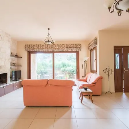 Comfy House With Mountain View Villa