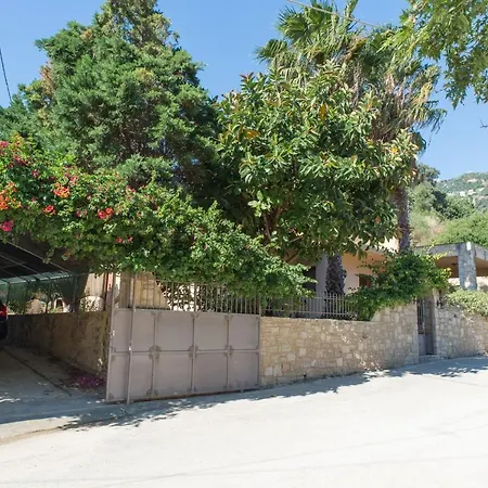 Comfy House With Mountain View 빌라